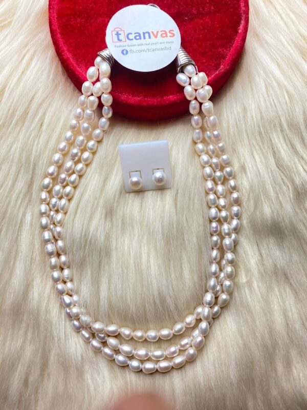 3 Layered pearl necklace
