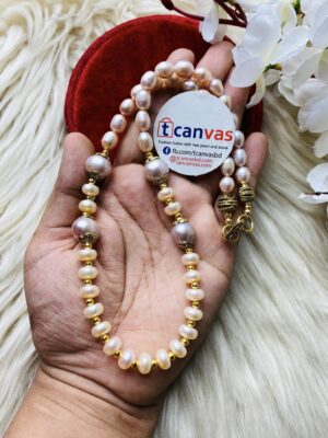 Exclusive pearl necklace